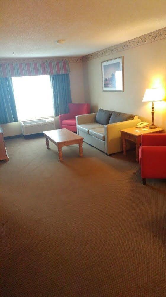 Hotel Country & By Radisson, Waterloo, Ia Waterloo