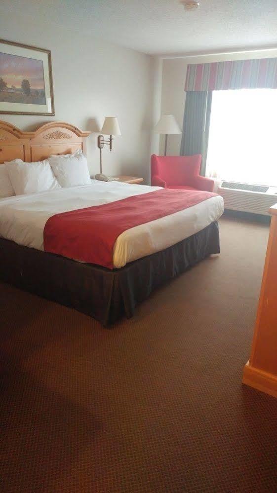 Country & By Radisson, Waterloo, Ia